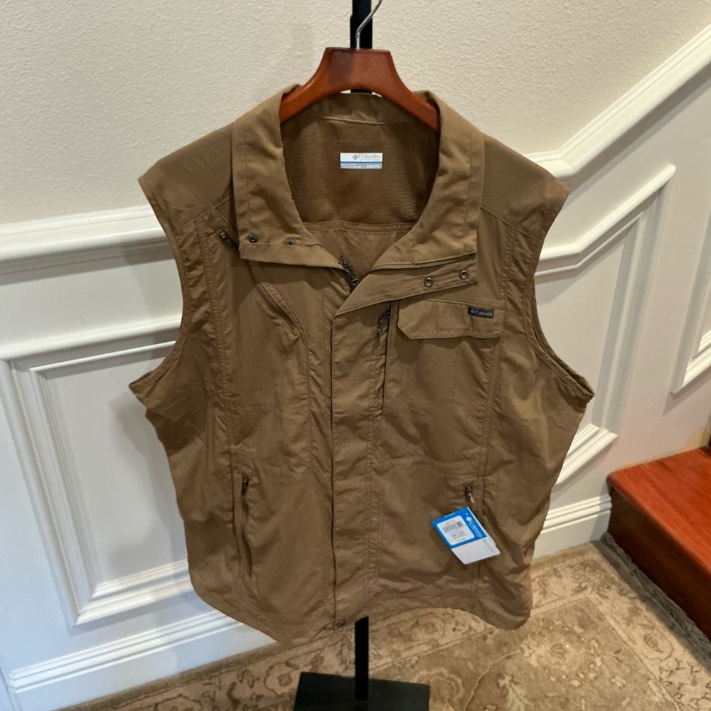 Columbia Tan Men's Zip-Up Outdoor Vest